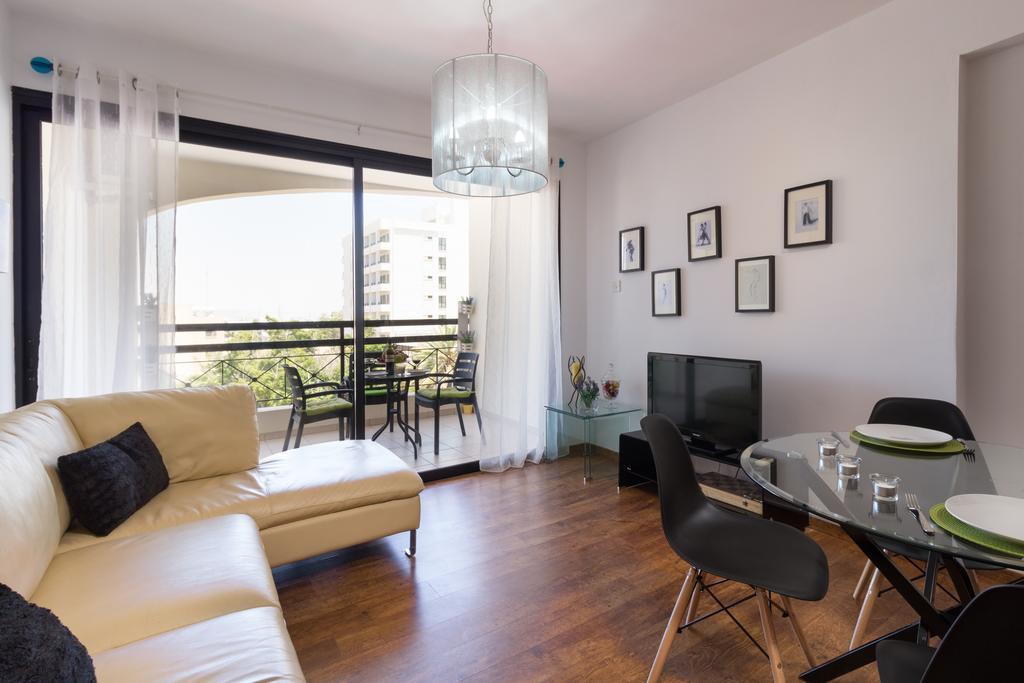 Mama Seaside Apartment Larnaca Extérieur photo
