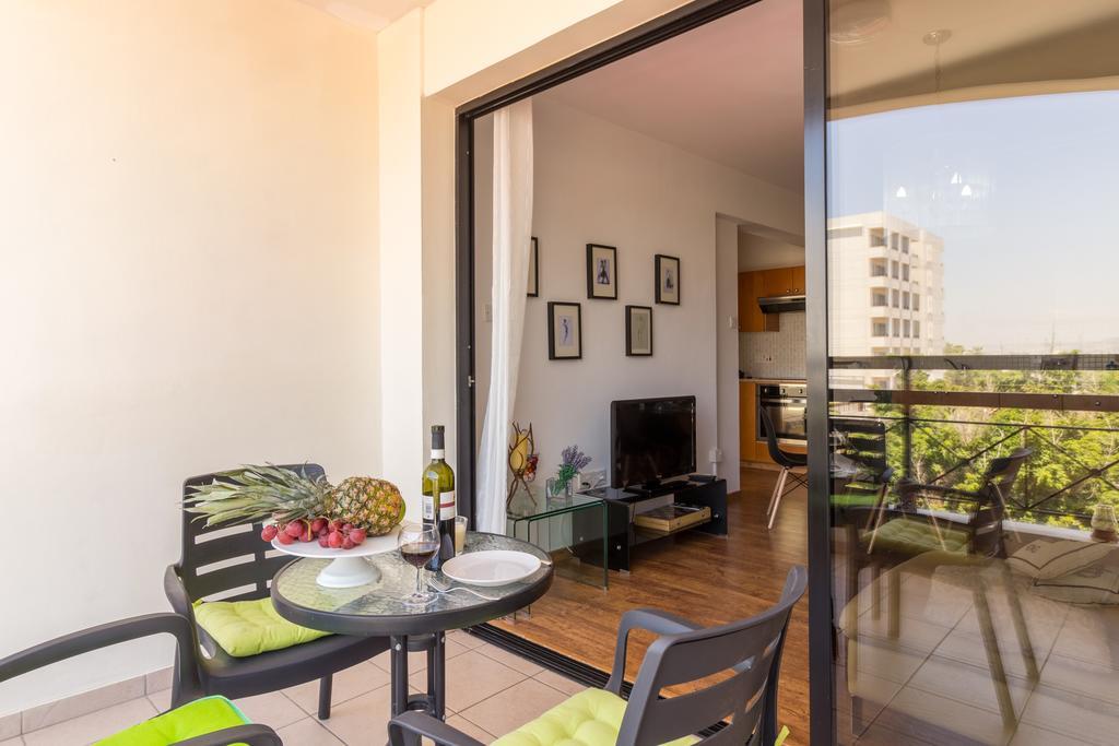 Mama Seaside Apartment Larnaca Extérieur photo