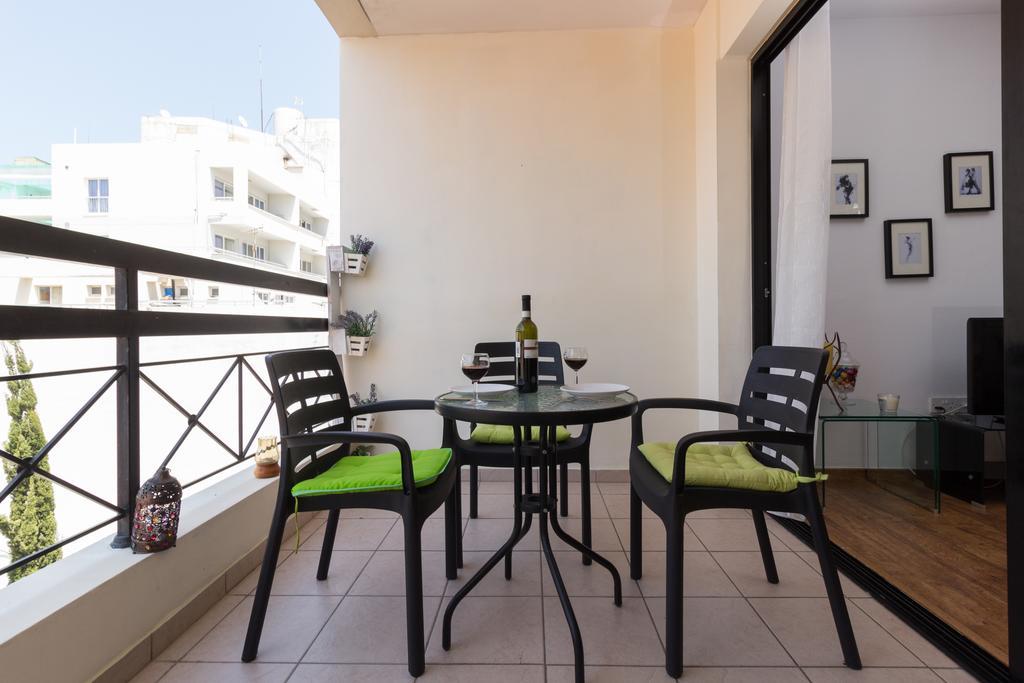 Mama Seaside Apartment Larnaca Extérieur photo