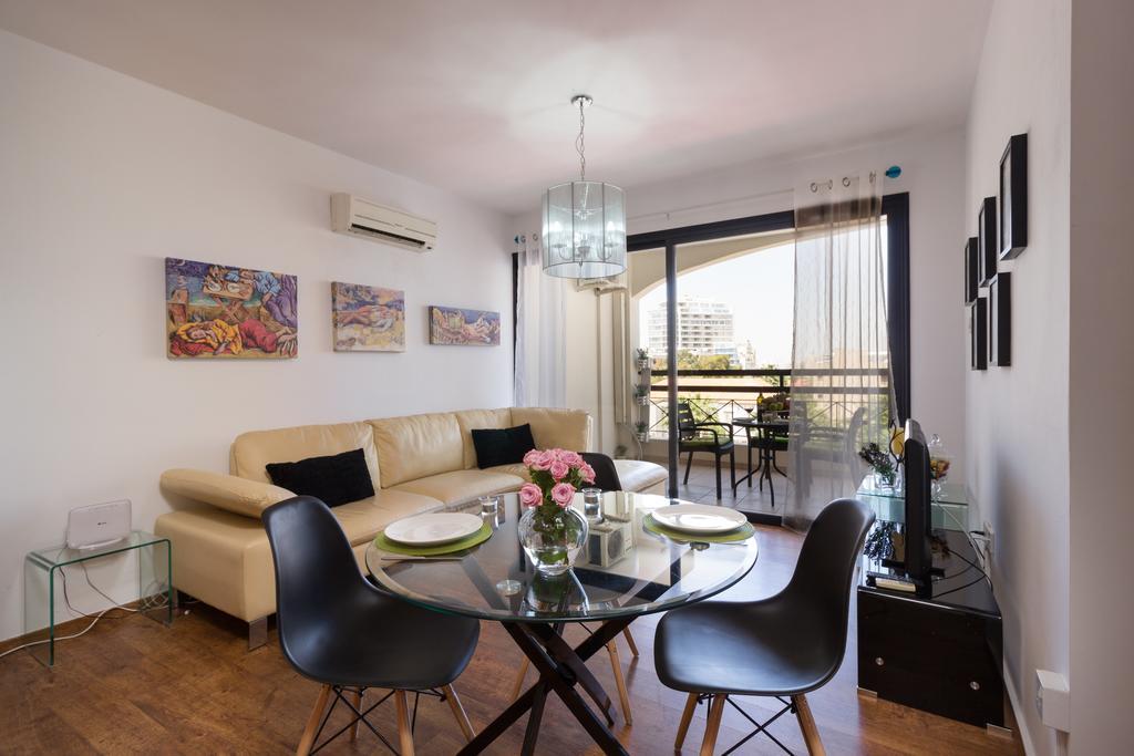 Mama Seaside Apartment Larnaca Extérieur photo